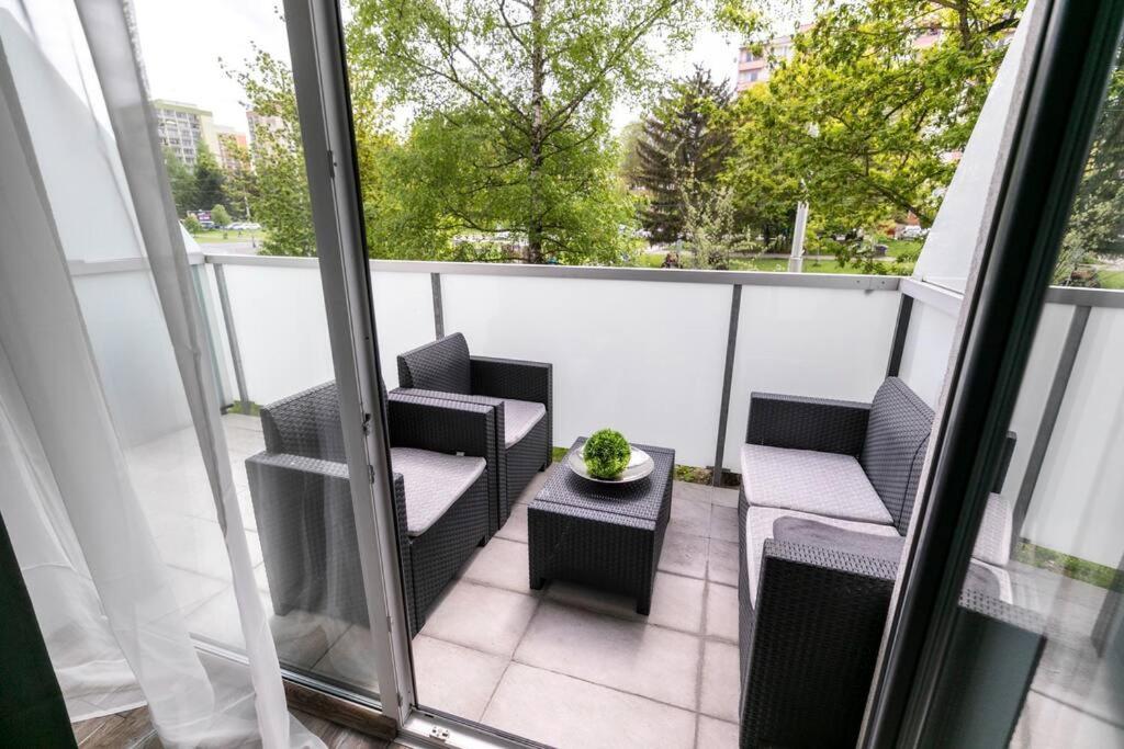 Alure Residences 1 & 24H Self Check-In, Free Parking In Front Of The Apartment Building, New Building, Terrace, Cafe With Breakfast In The Apartment Building, Next To The Aqua Park Banská Bystrica Exterior foto