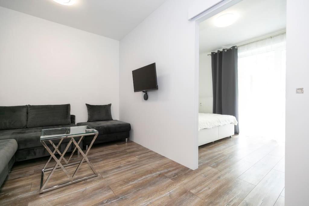 Alure Residences 1 & 24H Self Check-In, Free Parking In Front Of The Apartment Building, New Building, Terrace, Cafe With Breakfast In The Apartment Building, Next To The Aqua Park Banská Bystrica Exterior foto