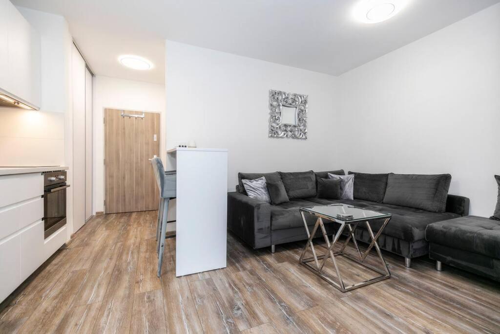Alure Residences 1 & 24H Self Check-In, Free Parking In Front Of The Apartment Building, New Building, Terrace, Cafe With Breakfast In The Apartment Building, Next To The Aqua Park Banská Bystrica Exterior foto